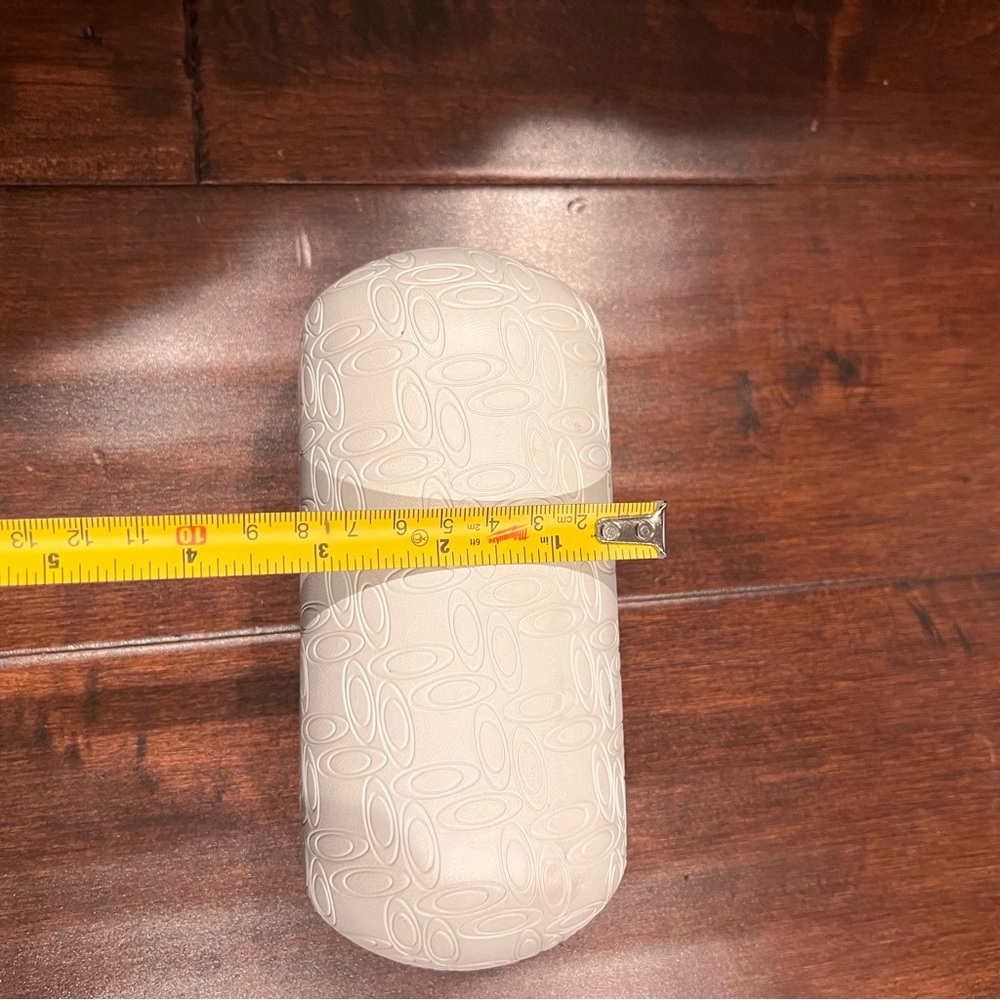 Oakley Embossed Oval Pattern White Sunglasses Case - image 7